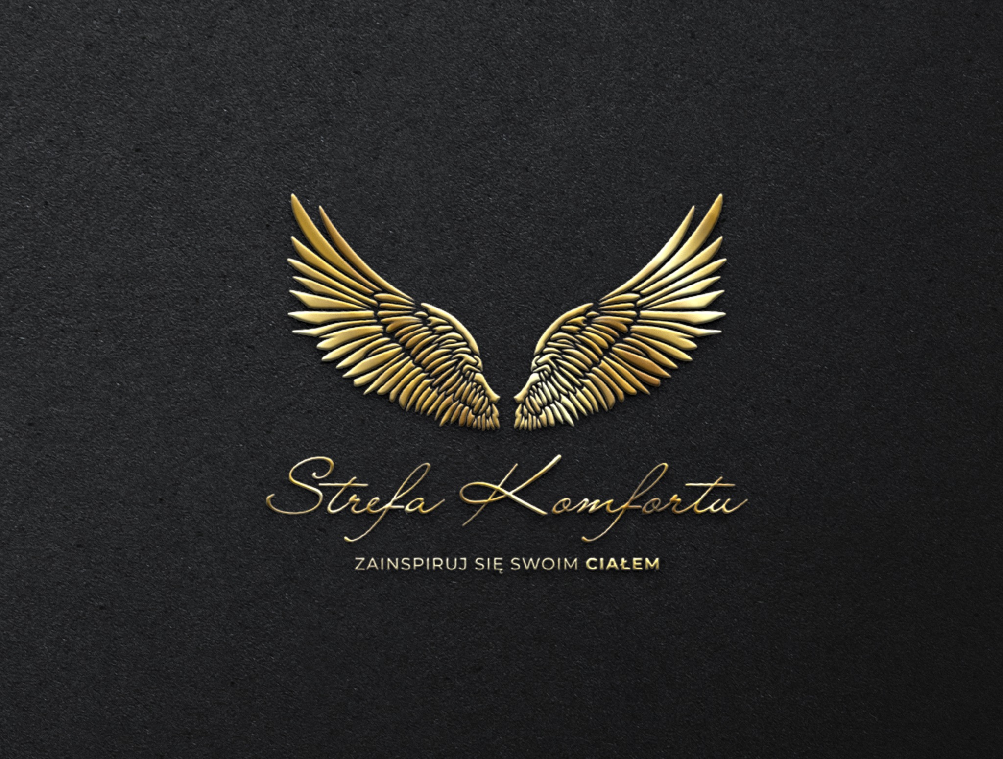 Złote skrzydła nad napisem 'Strefa Komfortu. Zainspiruj się swoim ciałem' na teksturowanym czarnym tle.