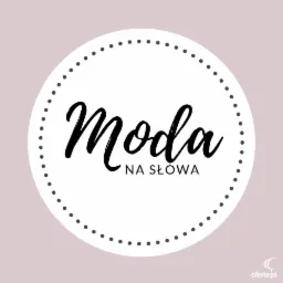 Logo firmy z napisem 'Moda NA SŁOWA' w ozdobnej czcionce, umieszczone w okręgu z kropek na jasnoróżowym tle.