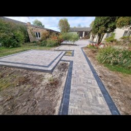 Adam Bąchort - Układanie kostki brukowej Pułtusk