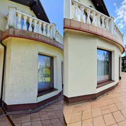 MT Mycie ciśnieniowe - Zdjęcie elewacji budynku przed i po czyszczeniu, z widoczną różnicą w kolorze i czystości. Balustrada balkonu po prawej stronie jest czysta, a po lewej zabrudzona.
