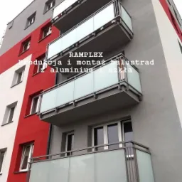 Produkcja i montaż balustrad balkonowych, tarasowych z aluminium i szkła.