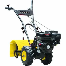 Kultywator glebogryzarka z silnikiem spalinowym, czarno-żółta kolorystyka, widoczne detale silnika i ostrzy roboczych.