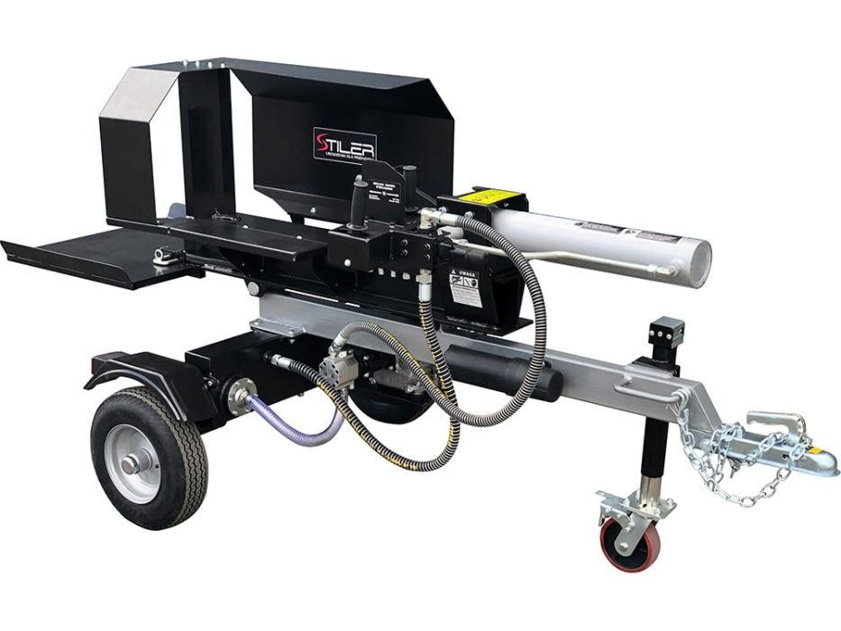 Profesjonalna, nowa łuparka do drewna marki Stiler na podwoziu z kołami, dostępna w Czersku, gotowa do transportu i użycia.