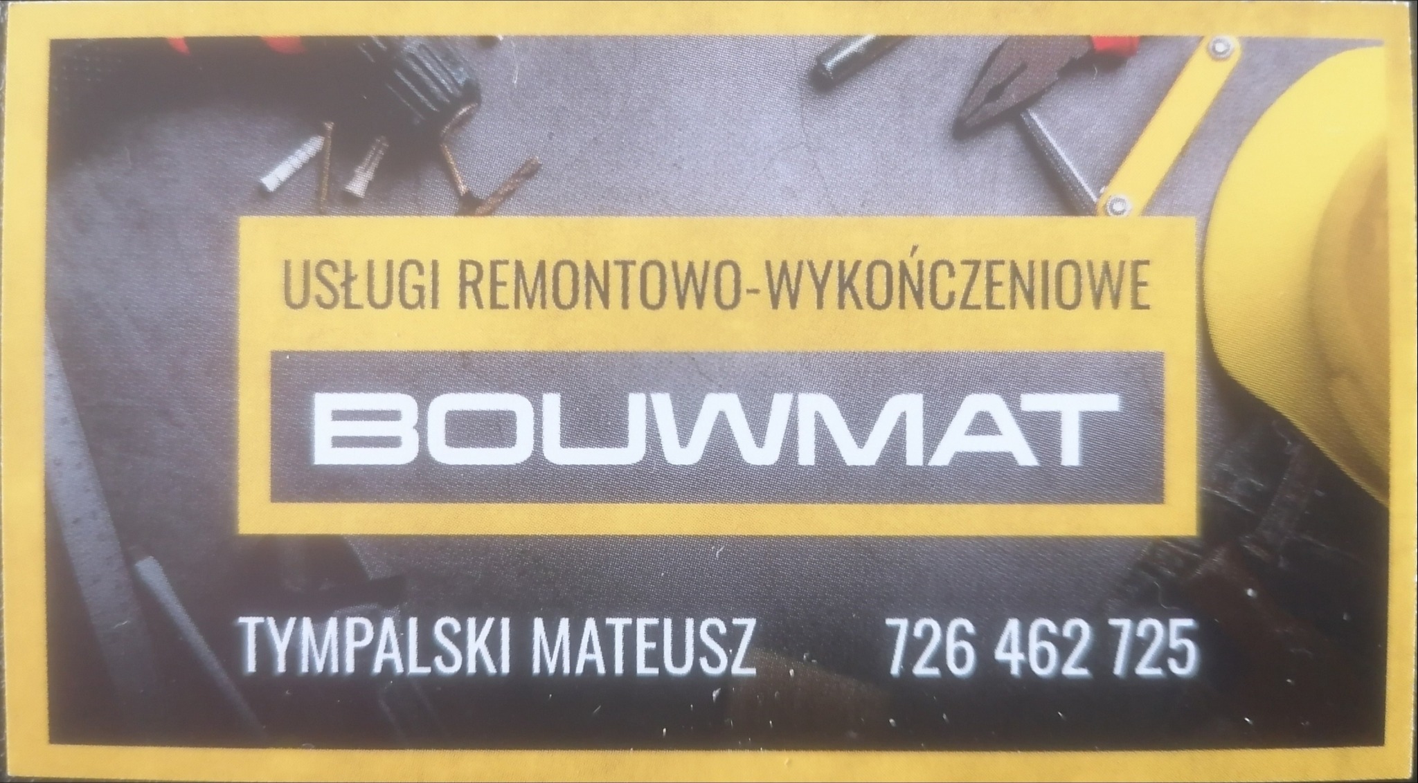 Wizytówka firmy BOUWMAT TYMPALSKI MATEUSZ oferującej usługi remontowo-wykończeniowe, z narzędziami w tle.