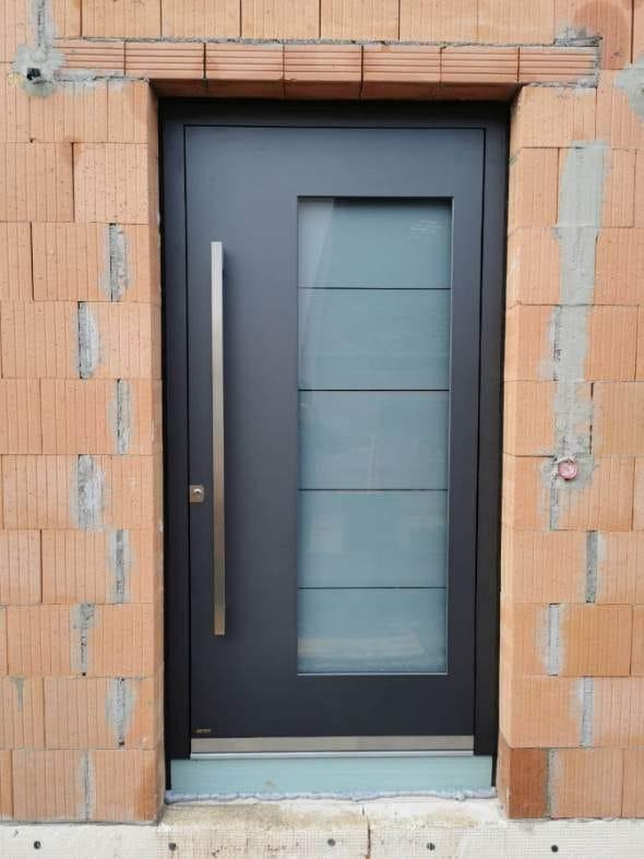 Drzwi zewnętrzne montaż standard (piana+dyble)