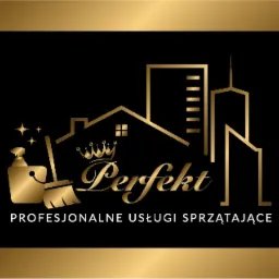 Złote logo firmy sprzątającej Perfekt z konturami budynków, koroną nad nazwą, wiadrem, szczotką i trzema gwiazdkami na czarnym tle.