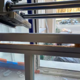 Frezowanie pod nawiewniki zgodnie z wytycznymi producenta. Szpital Otwock