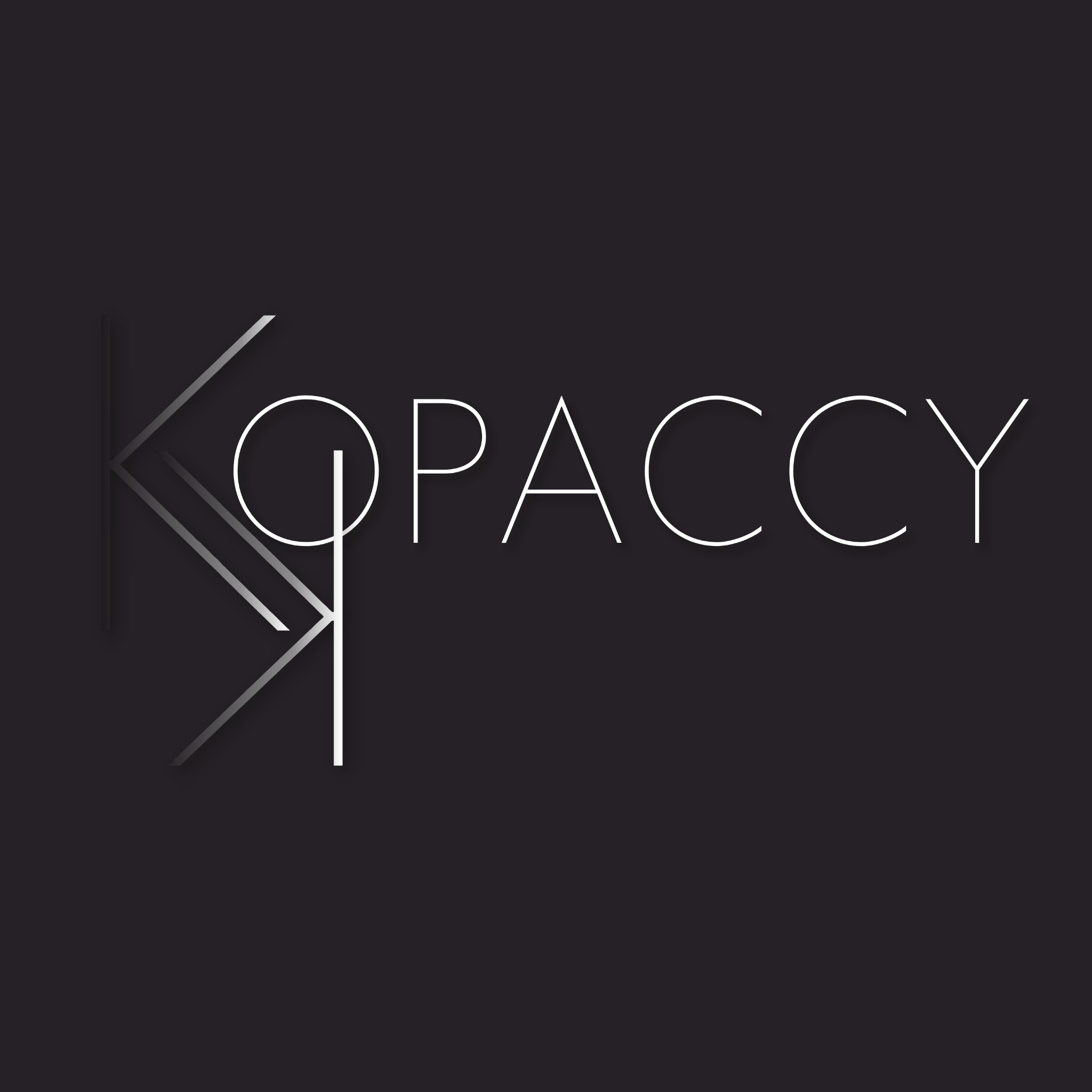 Minimalistyczne logo firmy budowlanej 'KOPACCY' na ciemnoszarym tle, z geometrycznymi elementami i cienkimi, białymi liniami.