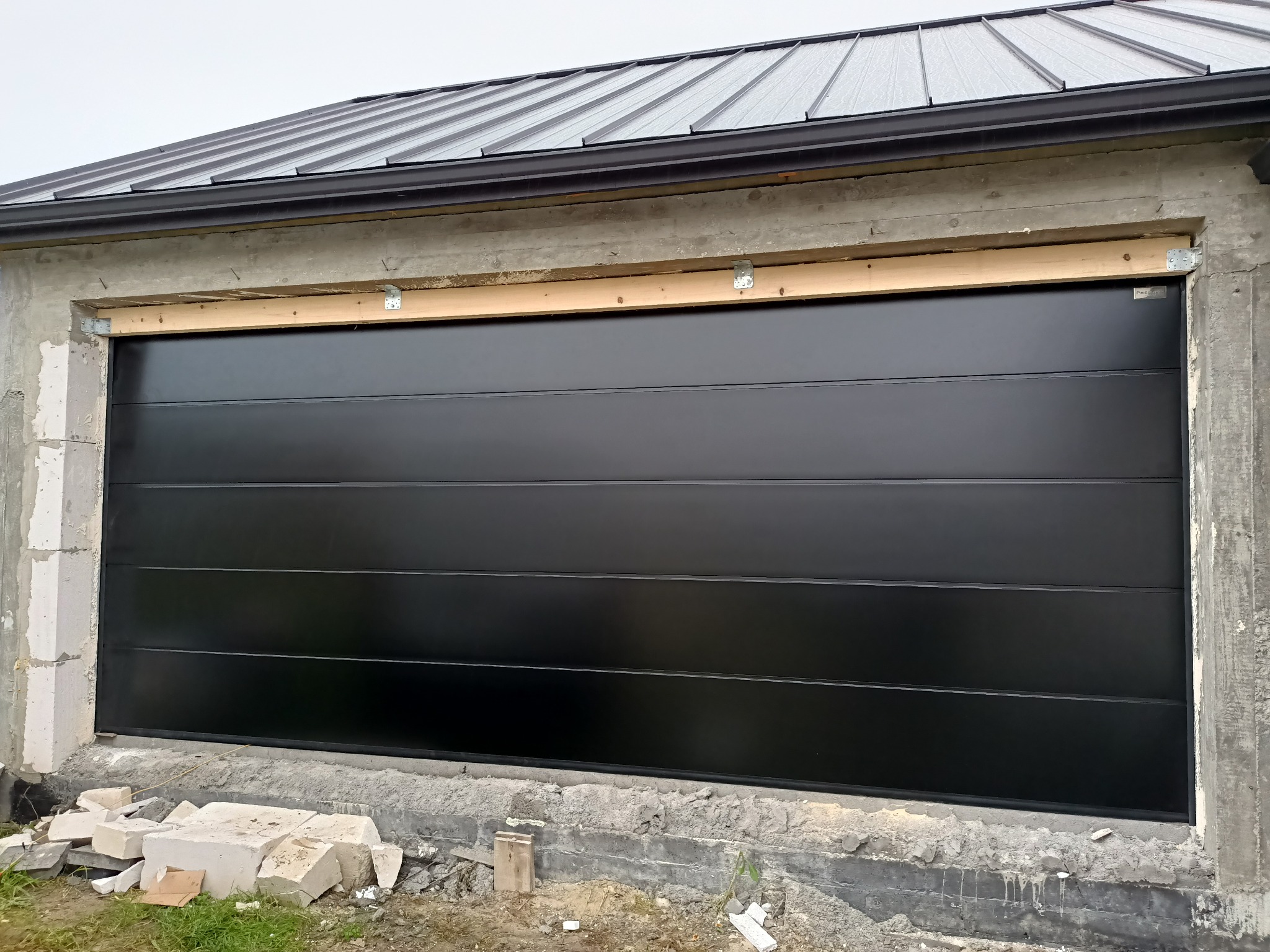 Tomaszów Lubelski -Panel L , Prestige kolor Czarny Drogowy