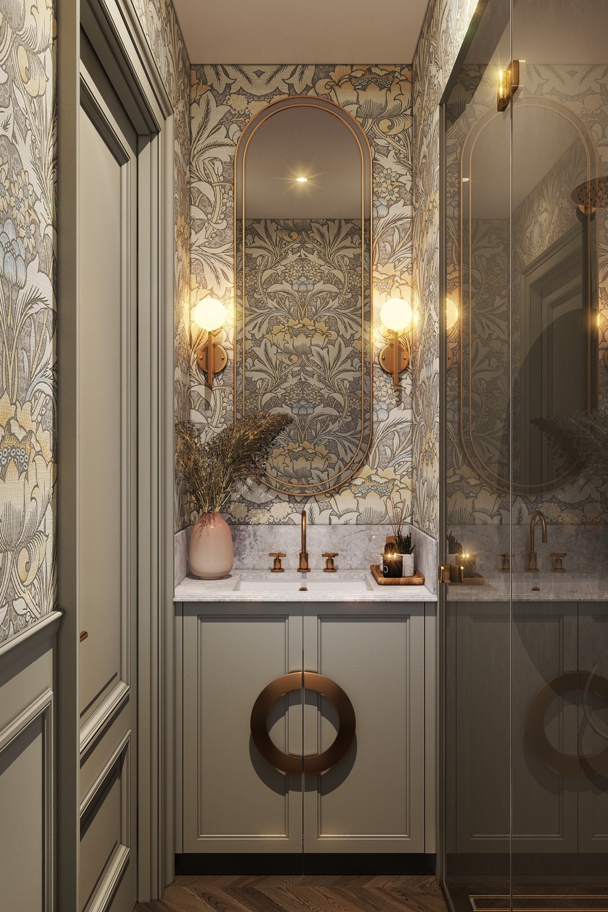 Elegancka łazienka w stylu retro z wzorzystą tapetą, marmurowym blatem, umywalką i złotymi detalami, w tym okrągłe uchwyty szafek i owalne lustro z podświetleniem.