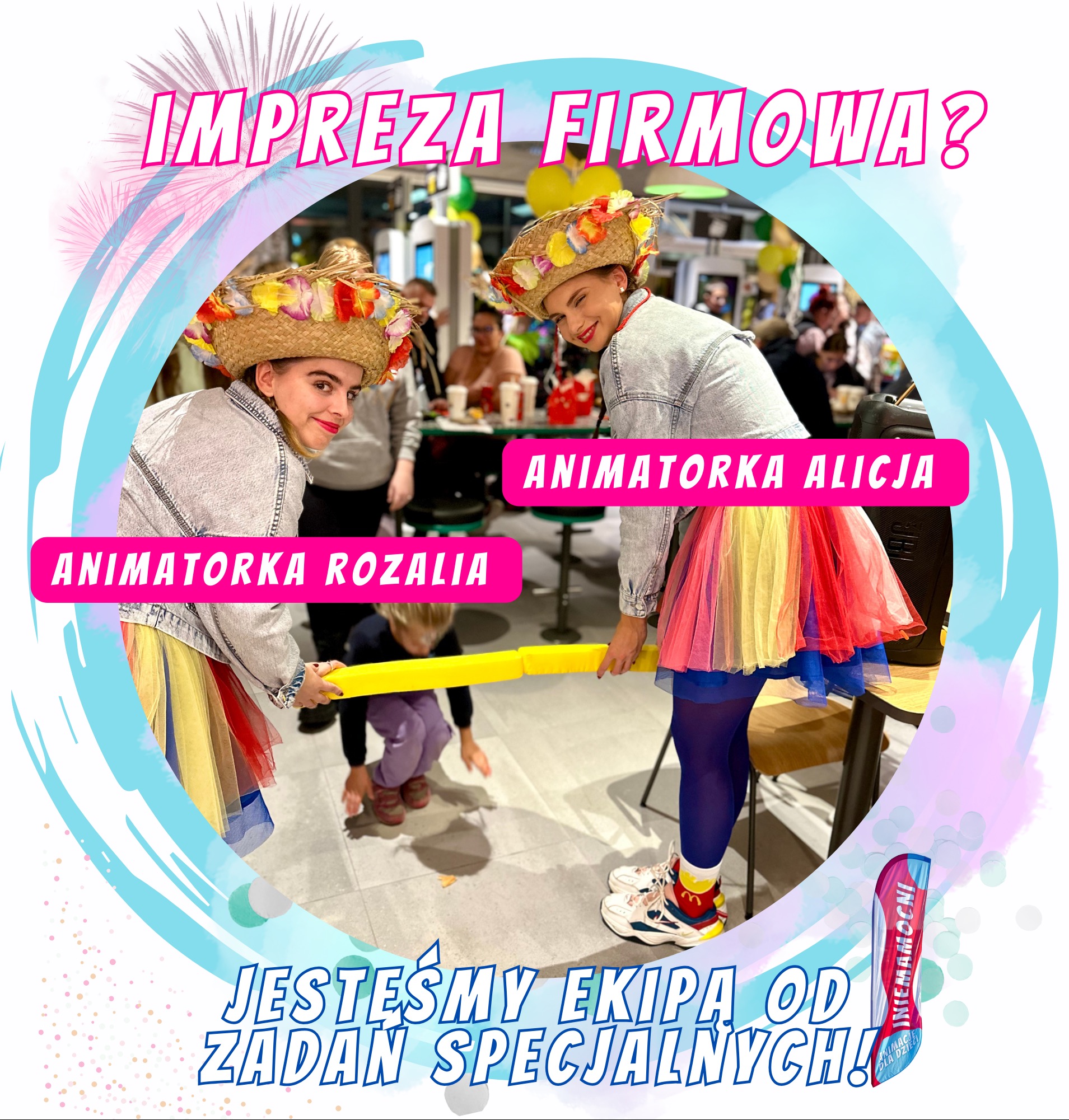 Animatorzy z Gdyni w kolorowych strojach i słomkowych kapeluszach, prowadzą zabawę z dzieckiem przy użyciu żółtej rurki, w tle widoczni goście imprezy firmowej.