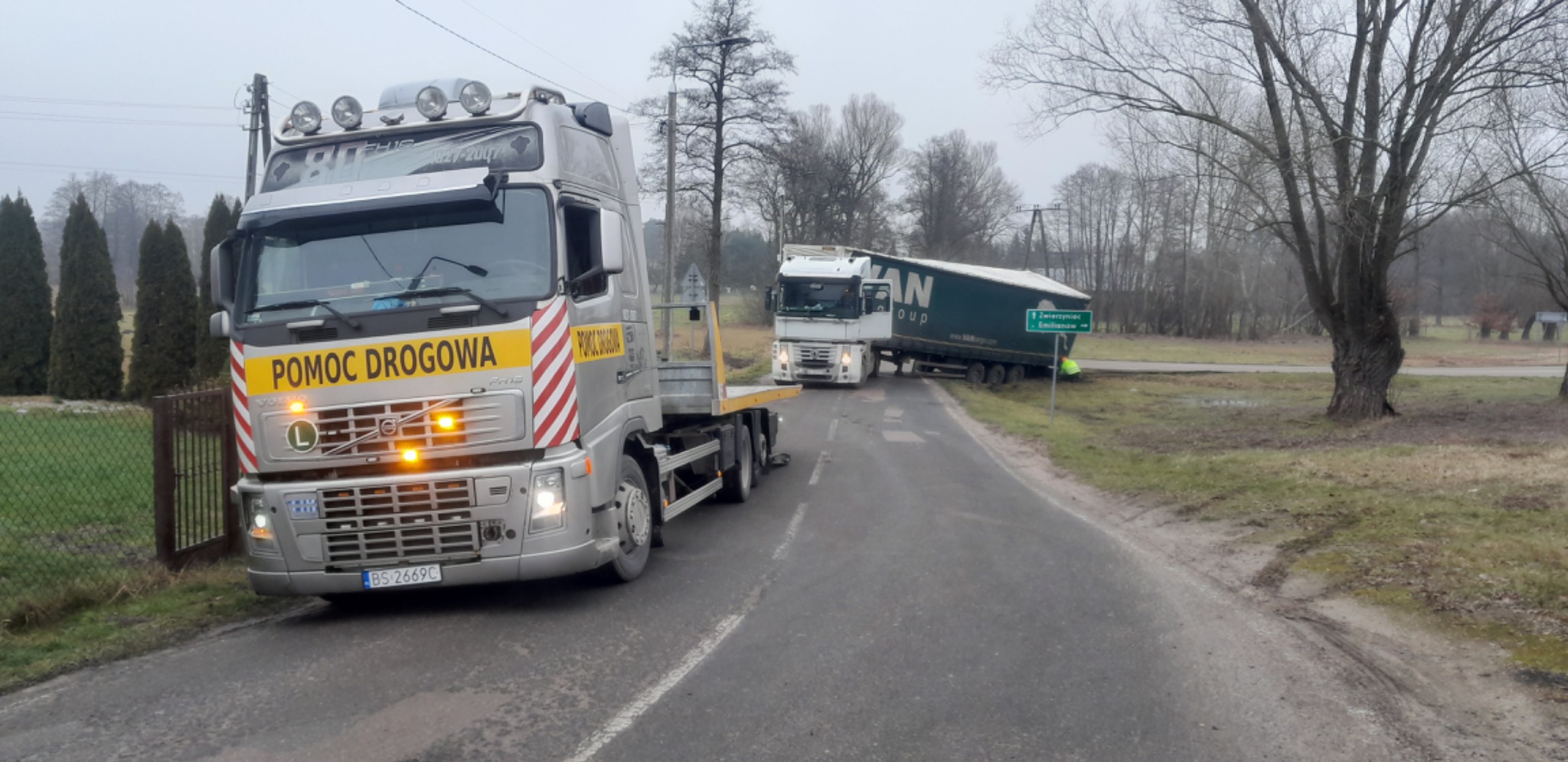 Wyciąganie Tir-a z rowu tez nie stanowi dla nas problemu, jak również holowanie
