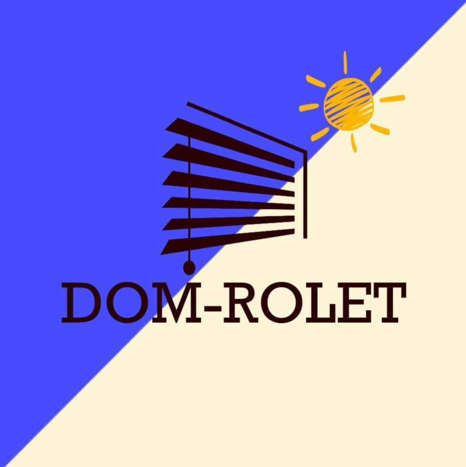 Logo firmy DOM-ROLET przedstawiające schematyczne, brązowe lamele okienne i żółte słońce na tle podzielonym ukośnie na niebieski i kremowy.