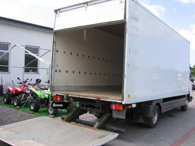 Transport , kontener izoterma z winda