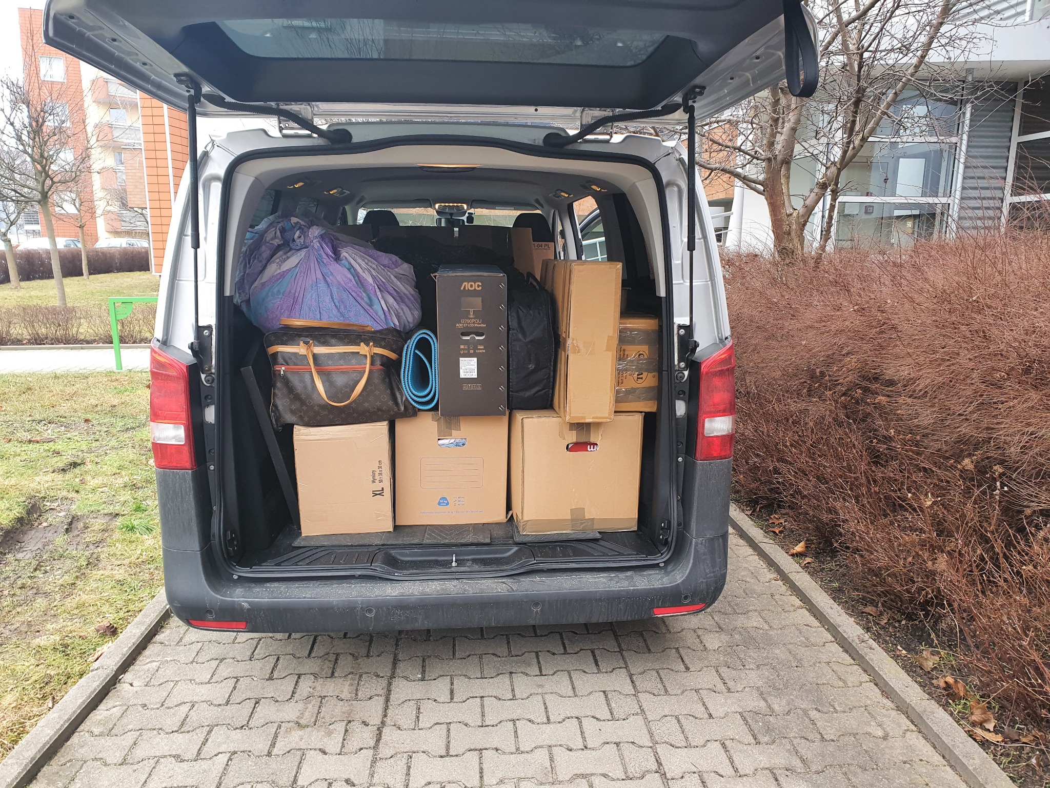 Samochód załadowany - kurs do Frankfuru nad Menem