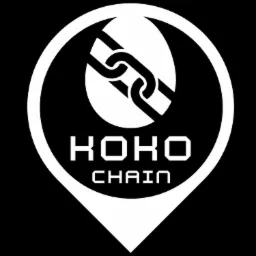 Białe logo KOKO CHAIN na czarnym tle, stylizowane na pinezkę lokalizacji z łańcuchem w górnej części.