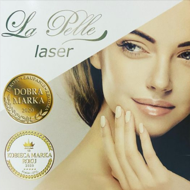 Grafika reklamowa salonu La Pelle Laser, prezentująca portret kobiety z dłonią i nagrodami Dobra Marka 2020 oraz Kobieca Marka Roku 2020.