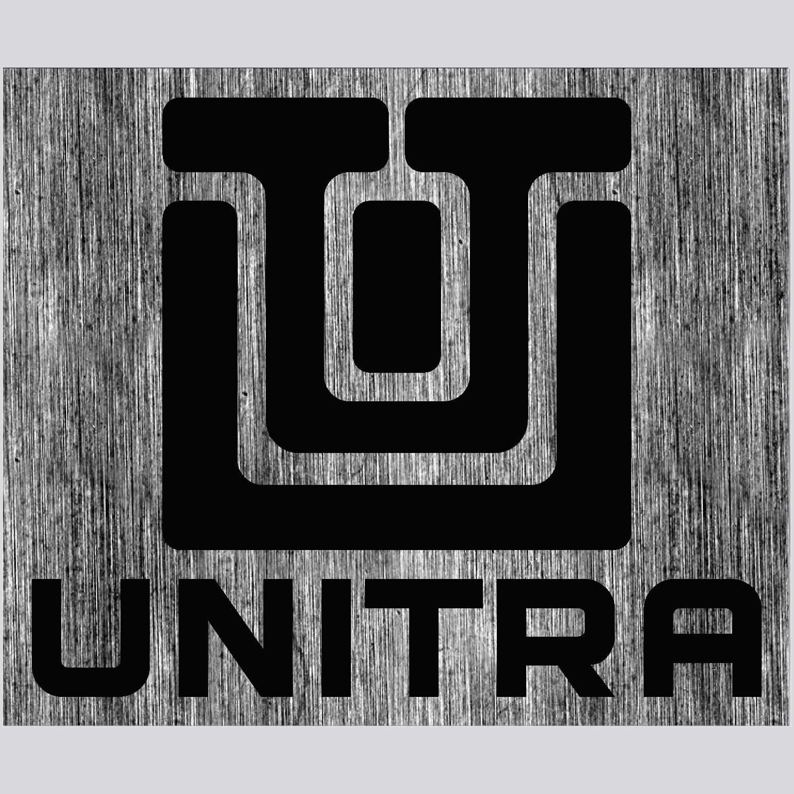 Logo UNITRA na tle szczotkowanego metalu, czarny logotyp z nazwą firmy.