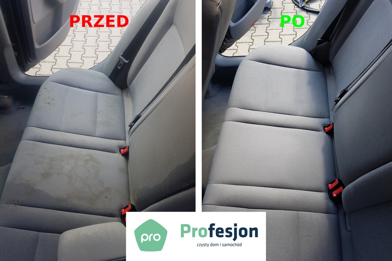 Porównanie tylnej kanapy samochodowej przed i po czyszczeniu. Lewa strona pokazuje zabrudzoną tapicerkę z plamami, prawa strona prezentuje czystą, odświeżoną powierzchnię. Na dole widoczne logo firmy.