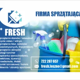 Reklama firmy sprzątającej FRESH z wiadrem pełnym środków czystości, spryskiwaczem i informacjami kontaktowymi.