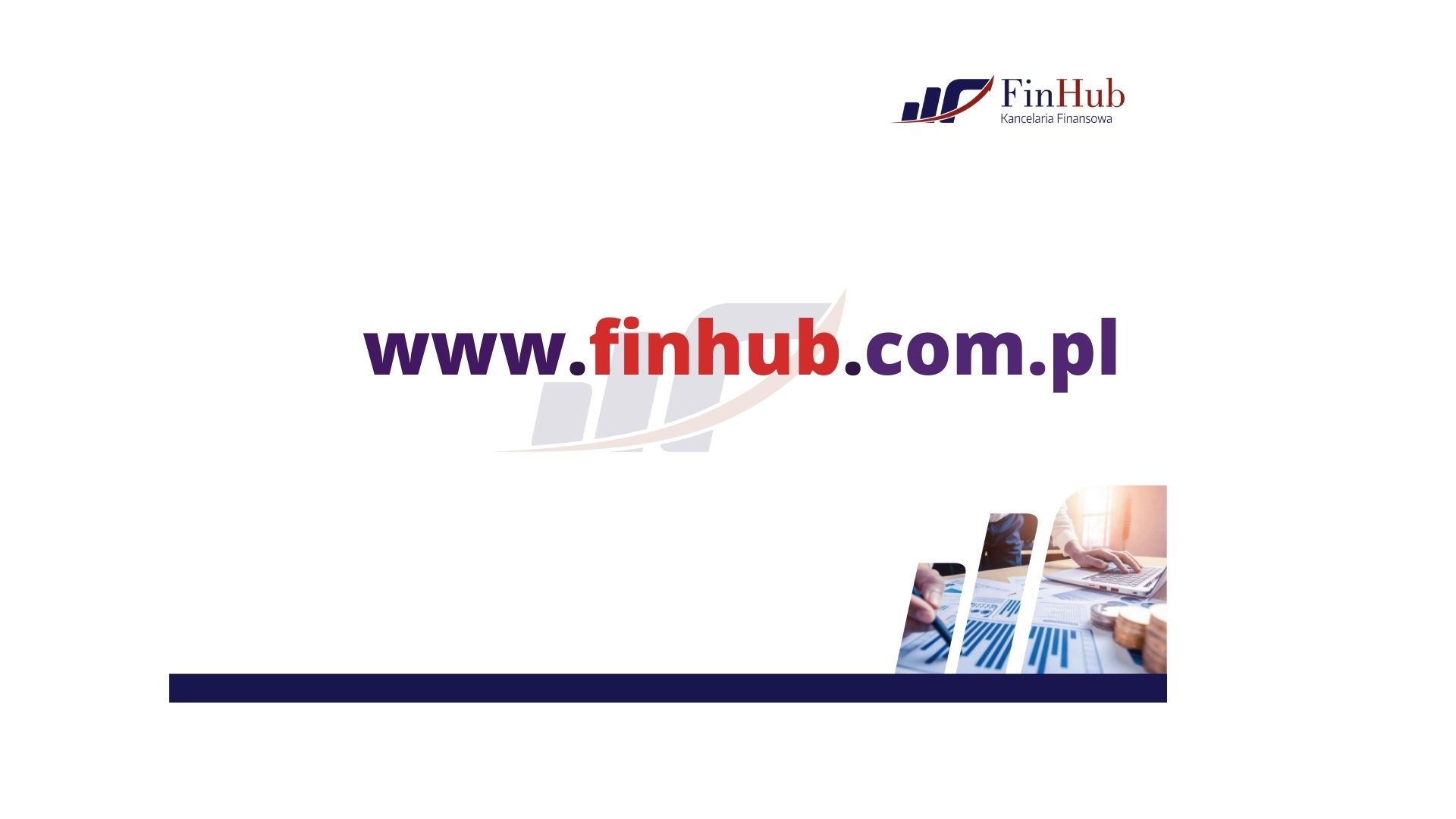 Grafika z logo FinHub, adresem strony internetowej, oraz fragmentem biura z osobą analizującą wykresy.