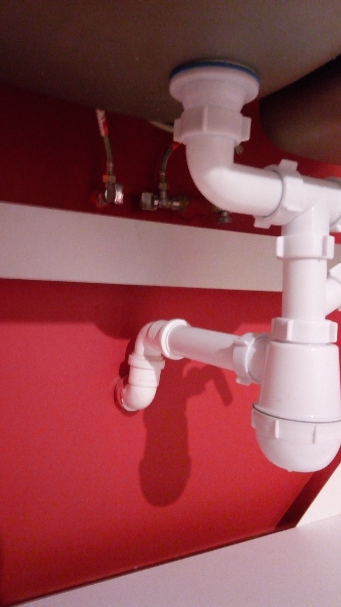 montaż przyłącza zlewu