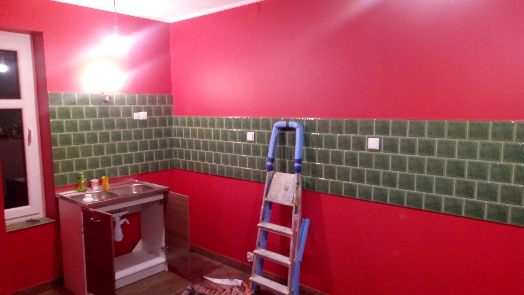 pas kuchenny płytek 10x10 wraz z malowaniem ścian i sufitów