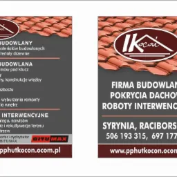 Dwa panele reklamowe firmy budowlanej z dachem w tle. Oferta obejmuje sprzedaż materiałów, budowę domów, dachy, roboty interwencyjne i ocieplenia. Syrynia, Raciborska 4.