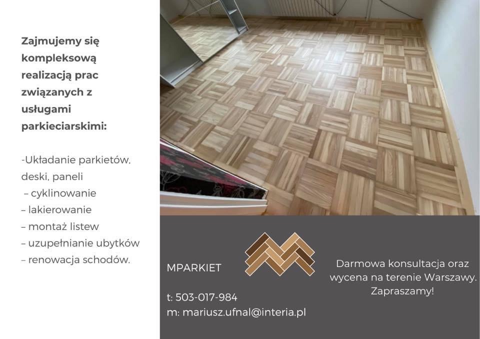 Parkiet ułożony w geometryczny wzór, widok z góry, fragment ściany w tle, reklama usług parkieciarskich na dole zdjęcia.