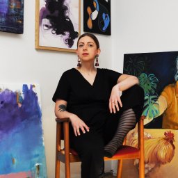 Daria Rudnicka, pseudonim artystyczny ViVieN, Viki Vikinska, ur. 1991 r. Artystka malarka, plakacistka, ilustratorka, dyrektor kreatywny, pomysłodawczyni warsztatów Malowania Na Relaksie, swoją misją określa inspirowanie ludzi poprzez sztukę.