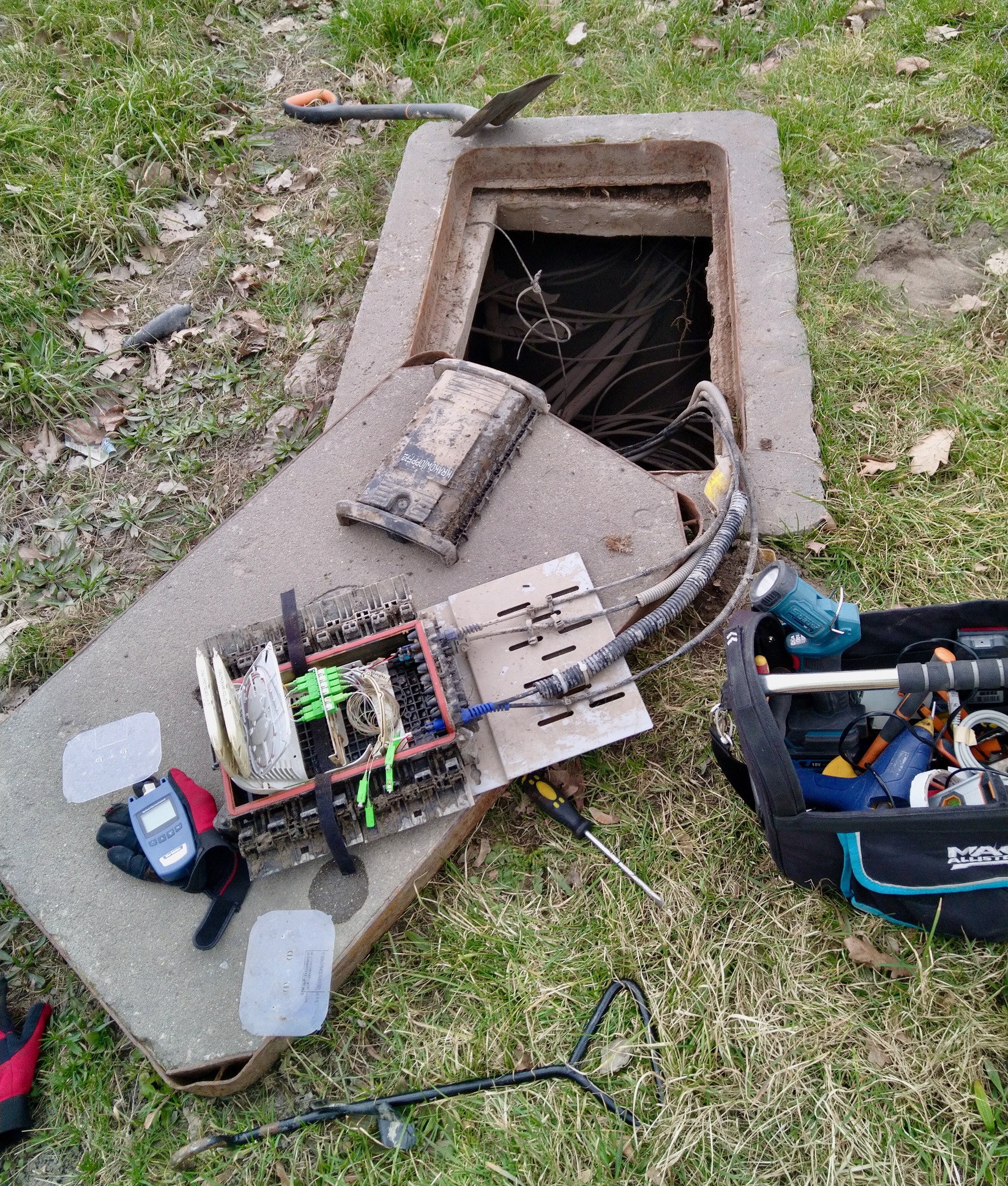 Prace ziemne w studniach kanalizacyjnych