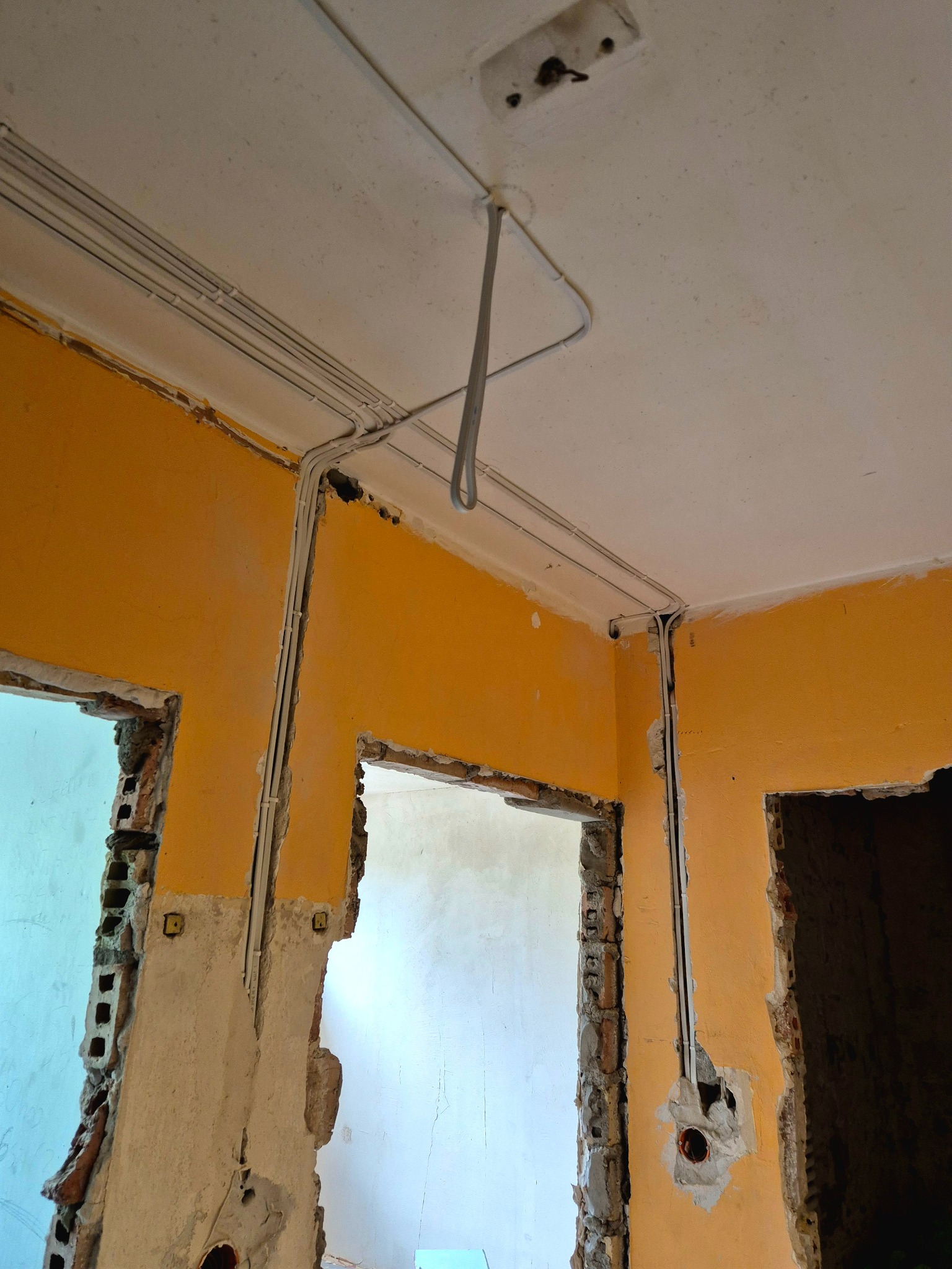 Prowadzenie przewodów