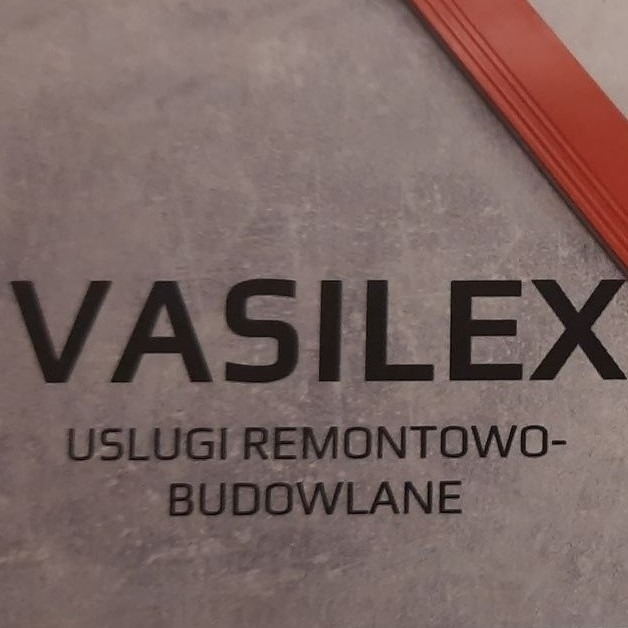 Logo firmy 'VASILEX Usługi Remontowo-Budowlane' na szarym, teksturowanym tle z fragmentem czerwonego elementu w prawym górnym rogu.