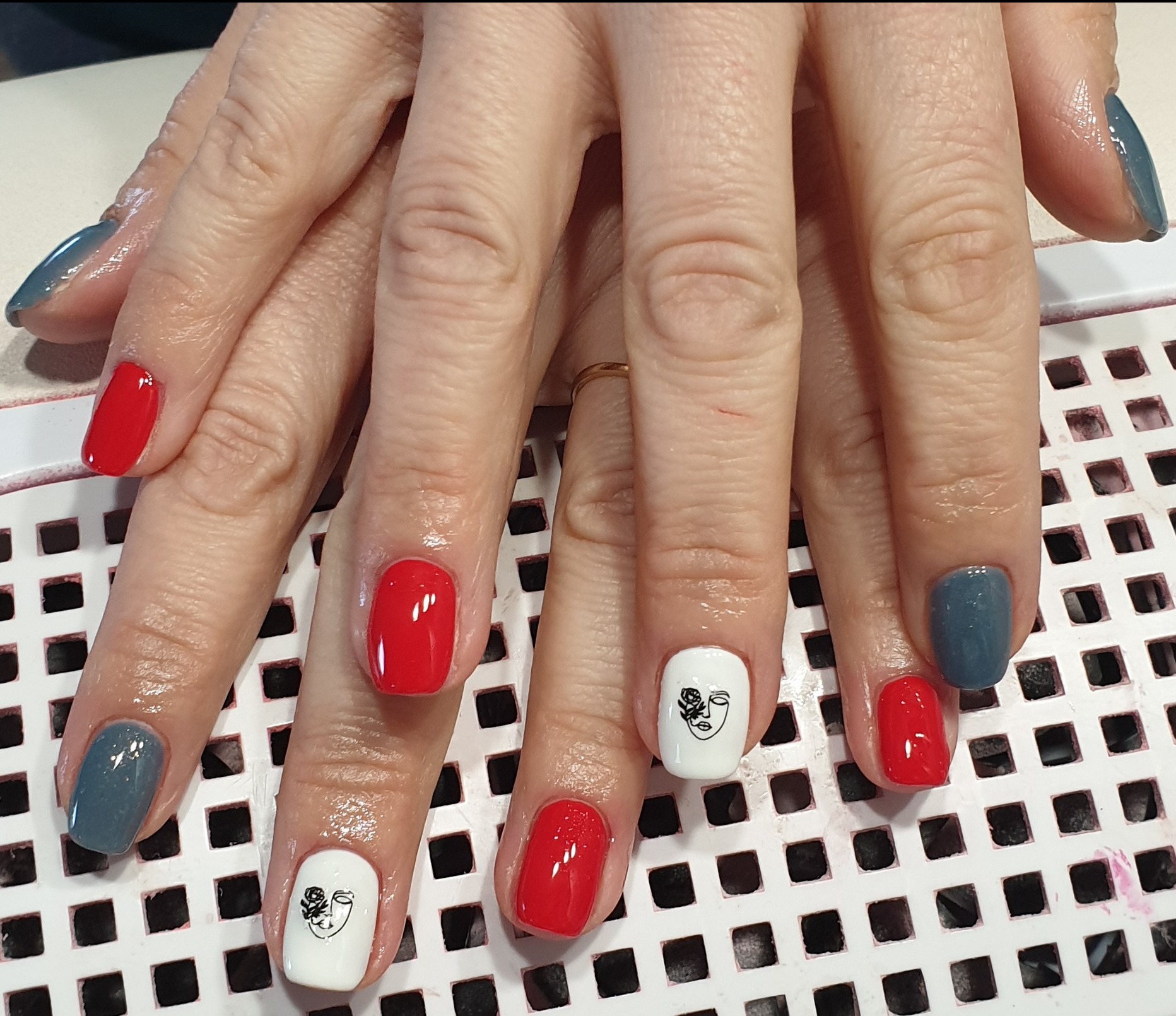 Zapraszam na manicure i pedicure hybrydowy
