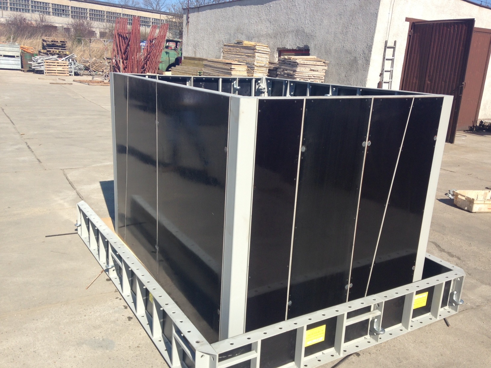 Systemy szalunkowe do grobowców