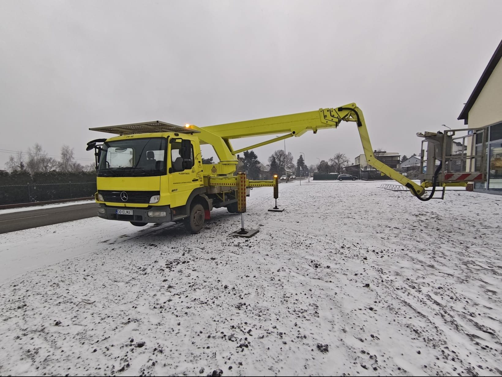 Prace przy sklepie marki DINO