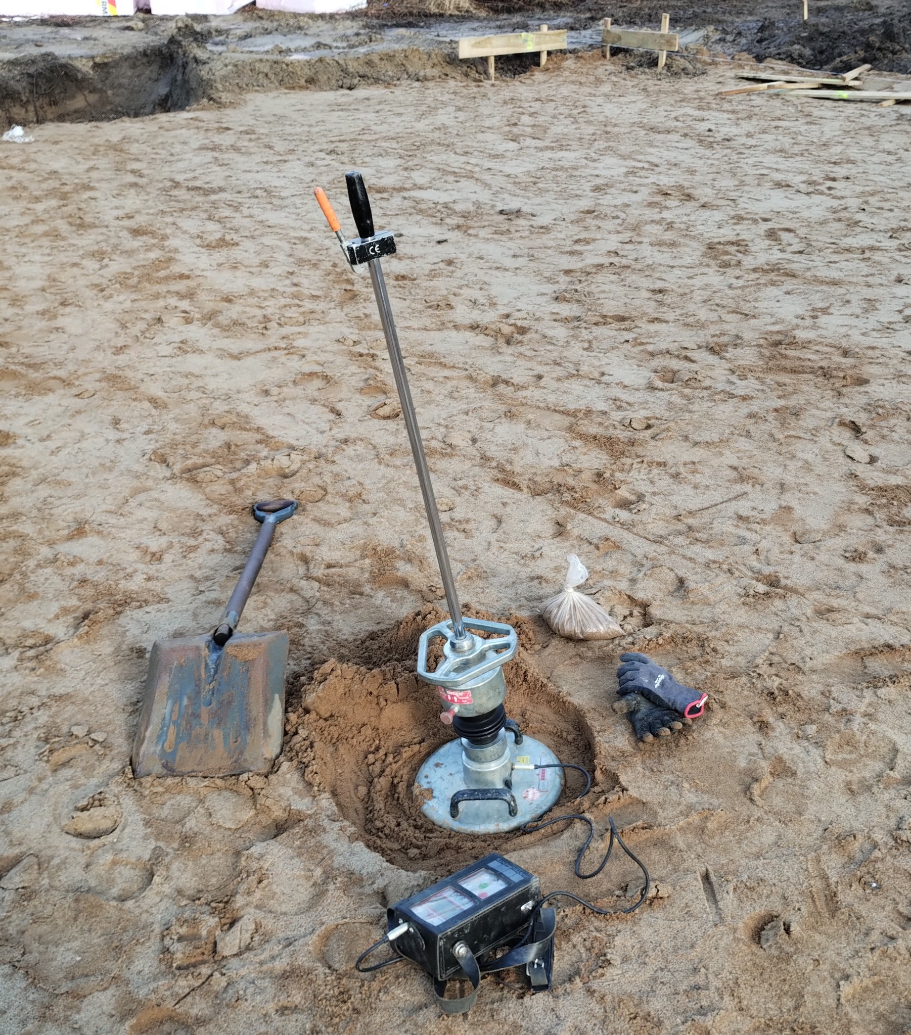 Badanie zagęszczenia i nośności podbudowy płyty fundamentowej przy pomocy płyty dynamicznej.