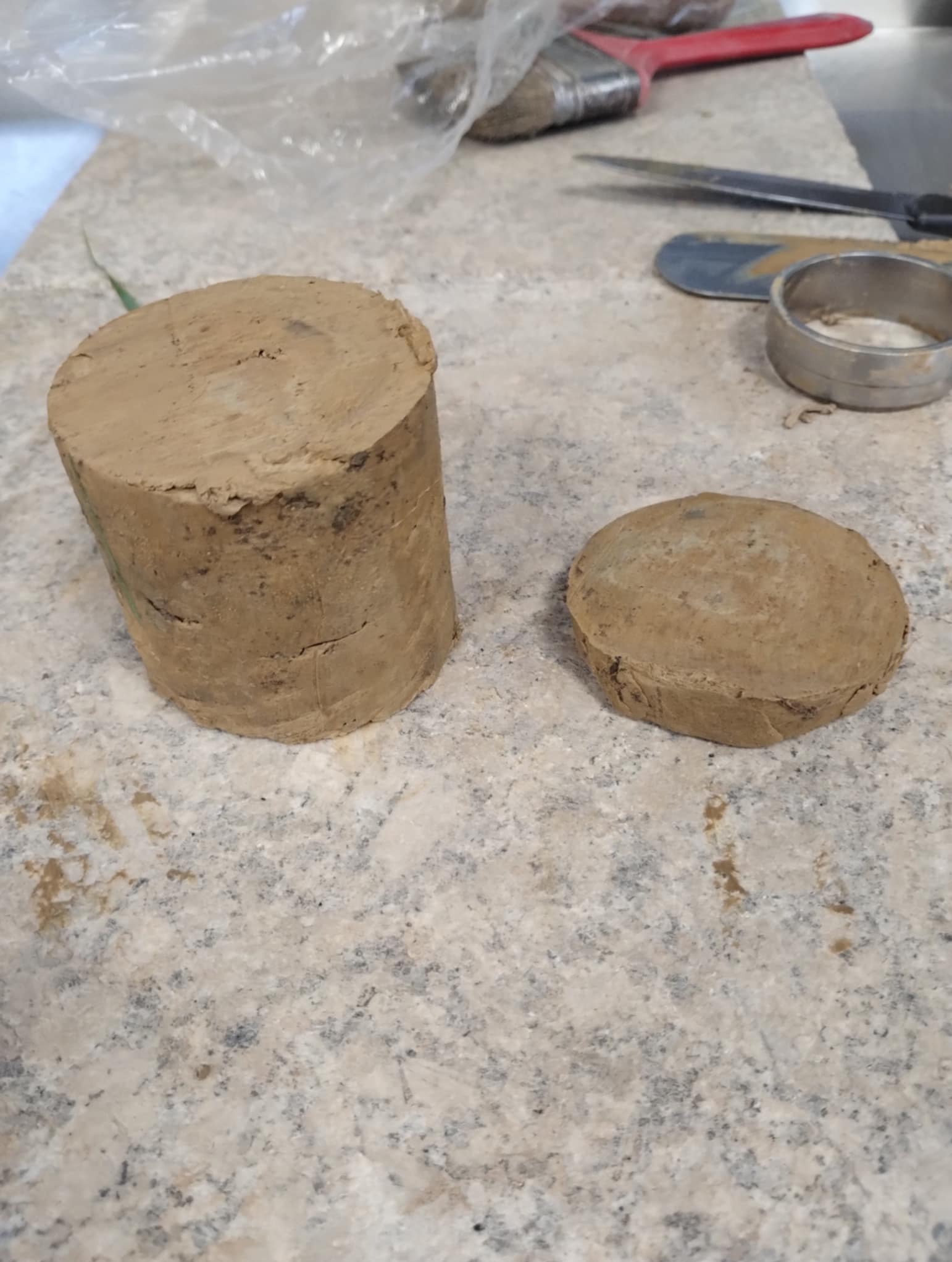 Próbka gruntu NNS do badań laboratoryjnych.