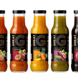 Rio Brande - Pięć butelek soków GREAT o różnych smakach (guawa, marakuja, mango, opuncja, granat) na białym tle. Spójny branding, czytelna hierarchia, gotowe pliki do druku.