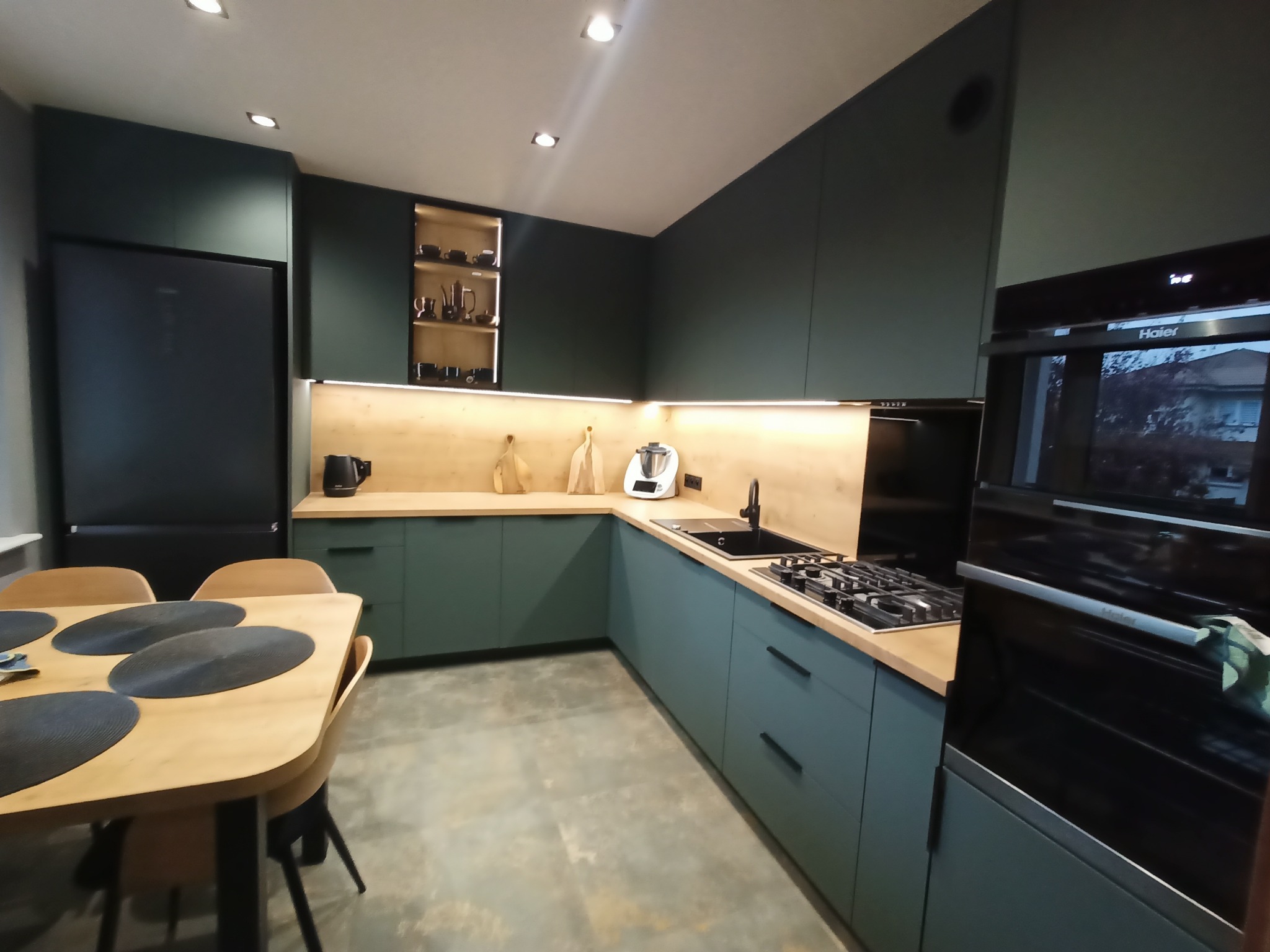 Dąb Dziki z Zielenią ciekawe połączenie