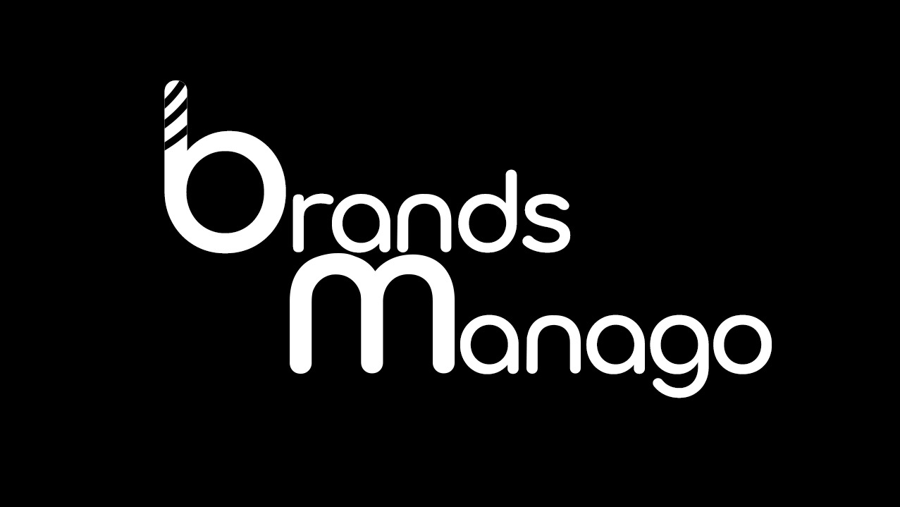 Minimalistyczne białe logo 'Brands Manago' na czarnym tle, prezentowane przez firmę z Dęblina.