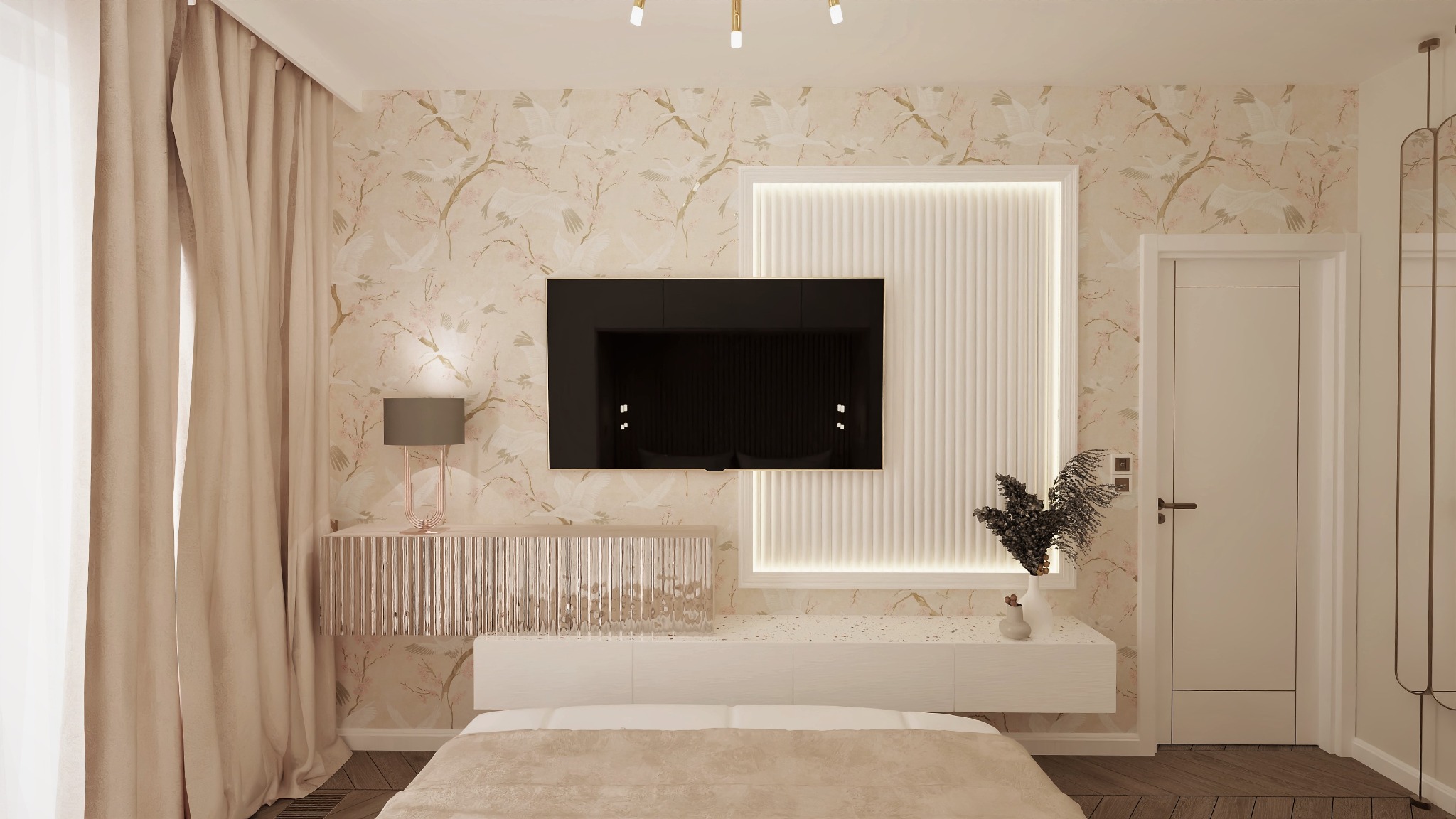 Sypialnia w odcieniach beżu z tapetą w motywy ptaków, czarnym telewizorem na ścianie, dekoracyjnymi lamelami, minimalistyczną lampką nocną i zasłonami.