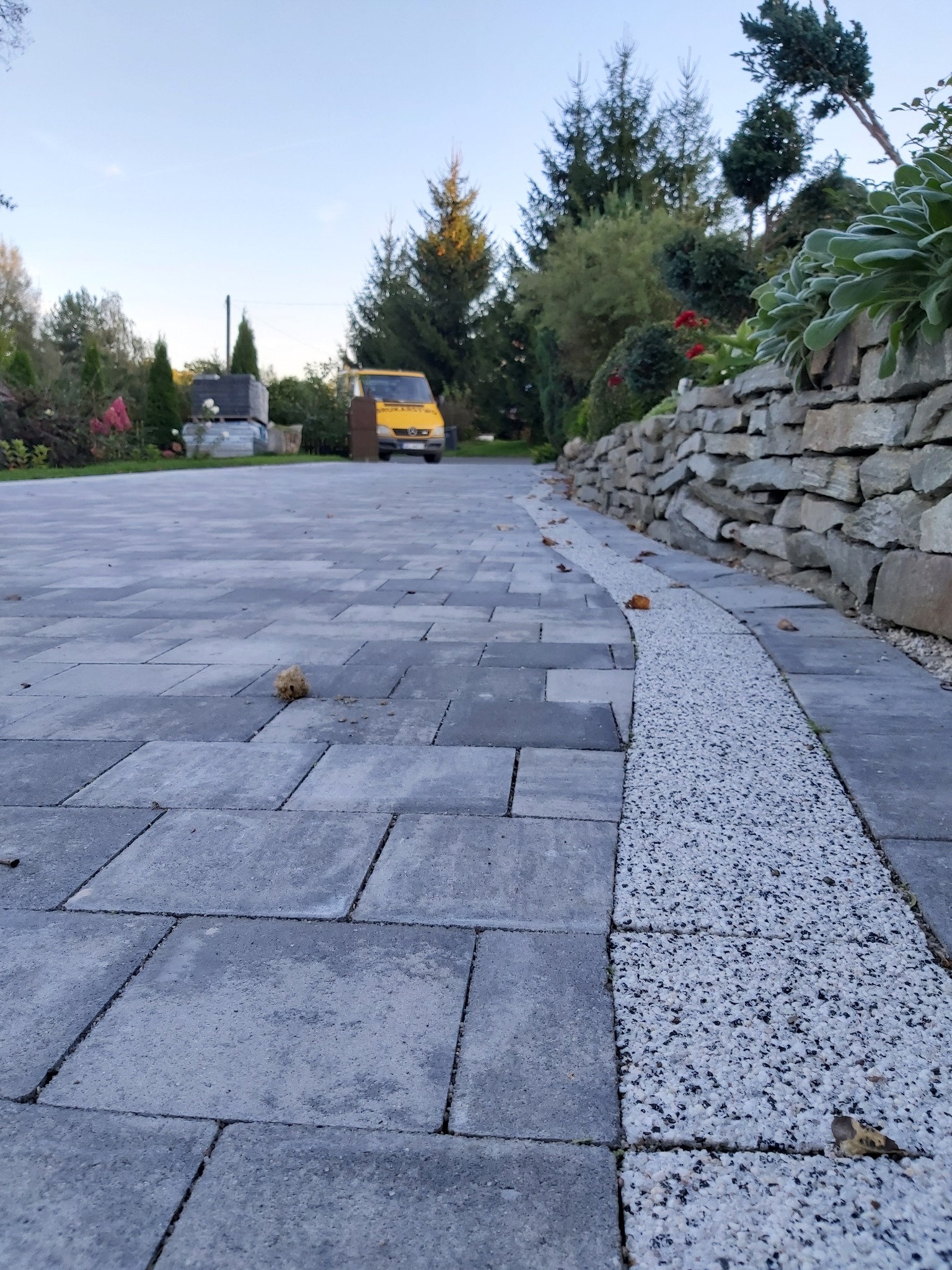 Podjazd do domu jednorodzinnego