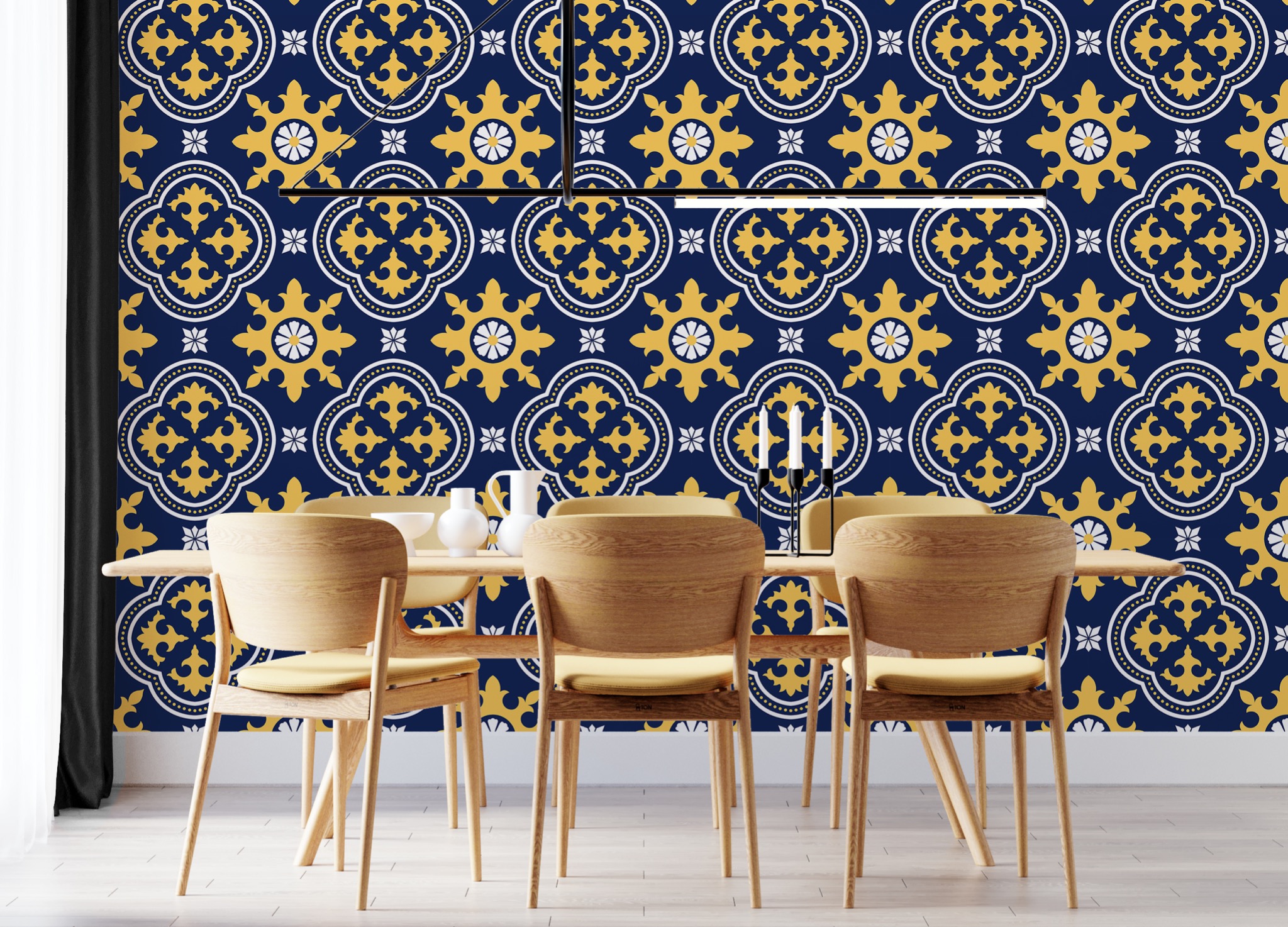 Wizualizacja jadalni z drewnianym stołem i krzesłami na tle ściany pokrytej wzorzystą tapetą w odcieniach granatu, złota i bieli, oświetlonej nowoczesną lampą wiszącą.