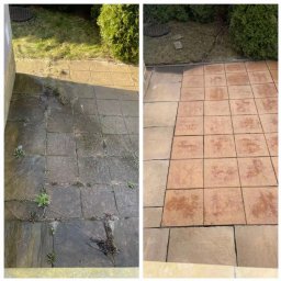 Para-System - Porównanie powierzchni kostki brukowej przed i po czyszczeniu: lewa strona pokryta brudem i roślinnością, prawa strona czysta i odświeżona, widoczne różnice w kolorze i fakturze.