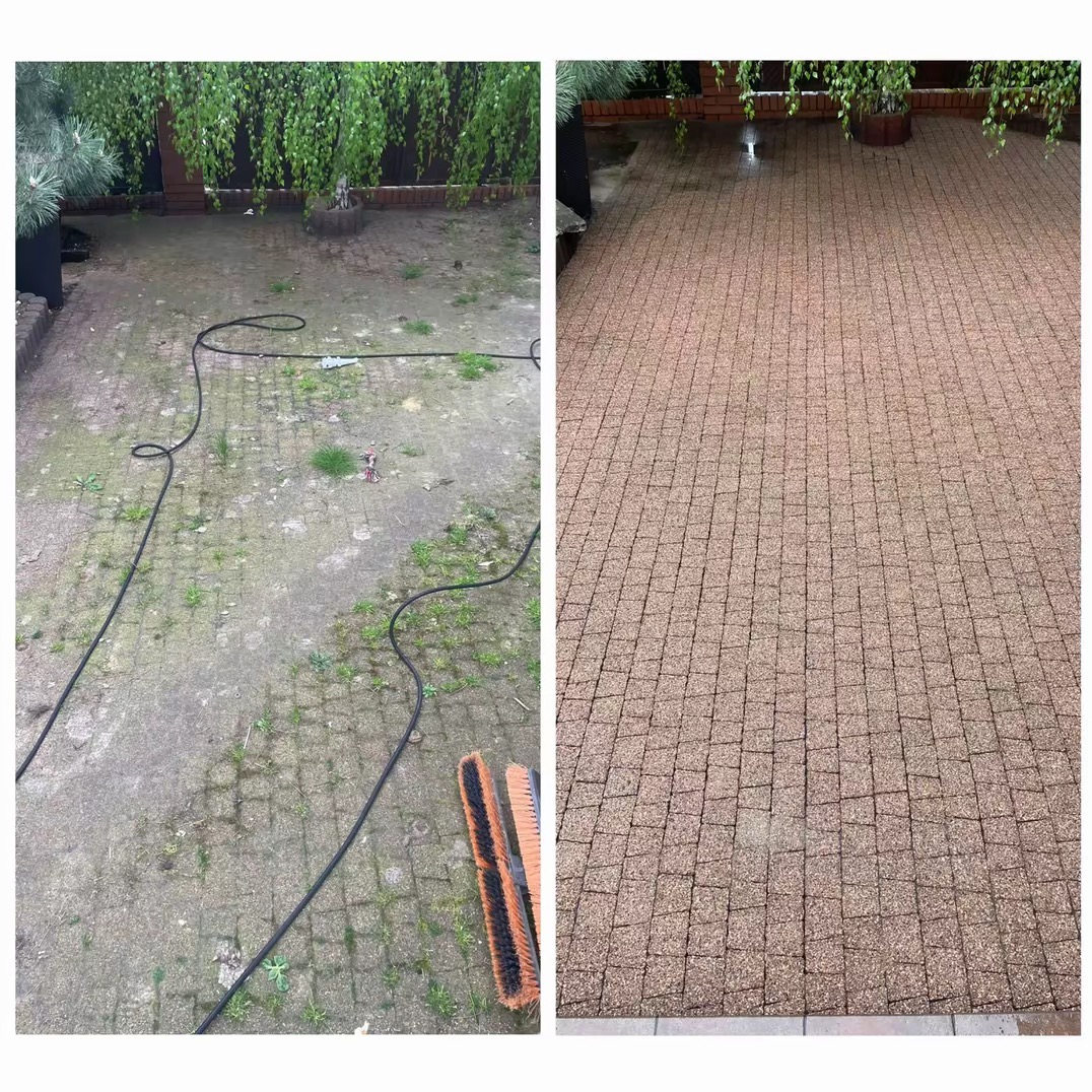 Porównanie: Zabrudzona kostka brukowa przed czyszczeniem z chwastami i mchem, po prawej stronie wyczyszczona kostka brukowa, widoczne ślady wilgoci.