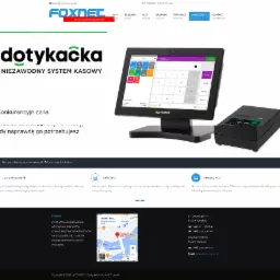 Ekran dotykowy kasy fiskalnej z interfejsem dotykačka, obok drukarka fiskalna, na tle logo firmy Foxnet i informacji o 20 latach doświadczenia.