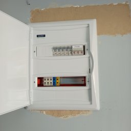 ASVOLT USŁUGI ELEKTRYCZNE ADRIAN SZCZĘCH - Perfekcyjne Instalatorstwo Oświetleniowe Leżajsk