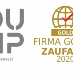 Logo firmy EDU BHP Health and Safety oraz certyfikat Firma Godna Zaufania Gold 2020 z globusem i czerwonym znakiem akceptacji.