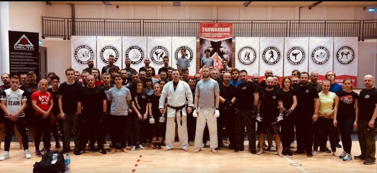 Trening karate z elementami samoobrony poprowadzony przez trenerów Kimury na 24-godzinnym seminarium Worrior 24h.
